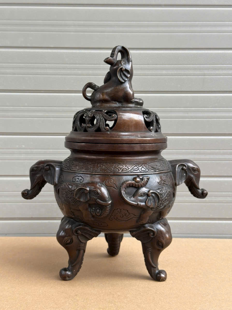 Lư Trầm Bằng Đồng Chạm Voi Cao 25cm Nặng 1.4kg